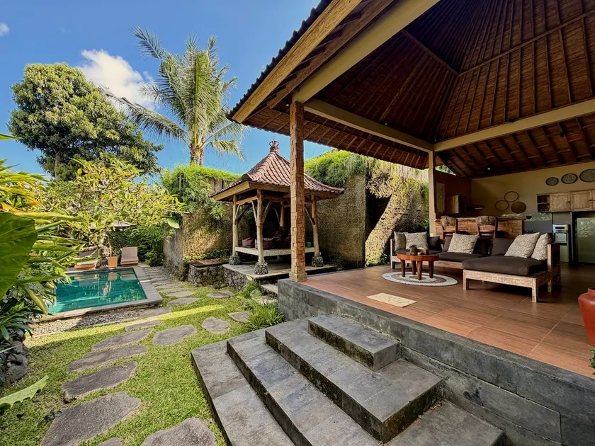 Private pool king size bed nearby the jungle ubud - Image 1