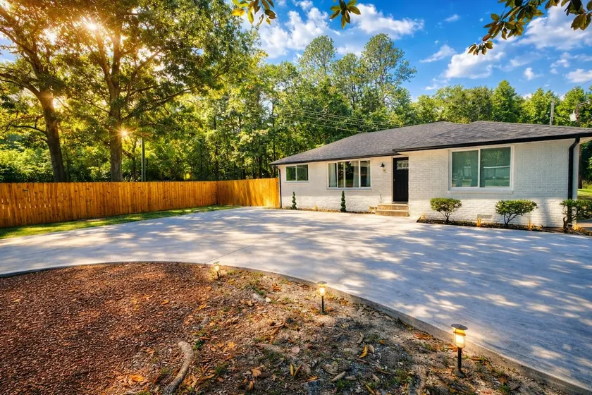 Comfortable 3 BD 1 BA Pool Table & Outdoor - Image 1