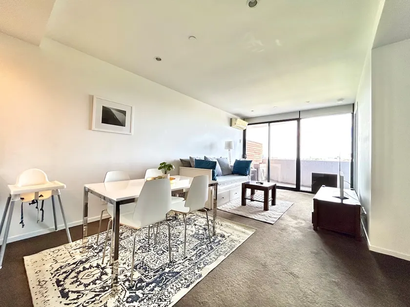 2 BR Apt with Free Parking & Tram/Train At Door - Image 1