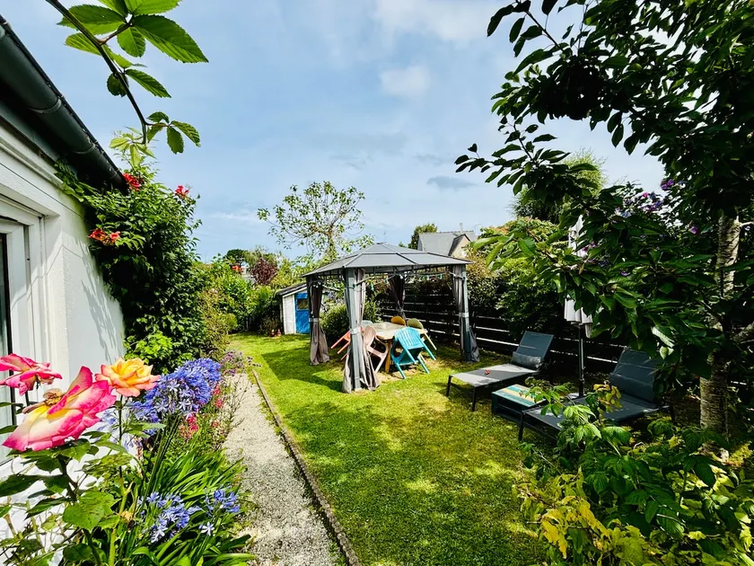 Charming house with high-end services, located 300 m from the beaches - Image 1