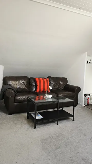 Cosey 1 bedroom loft with free parking - Image 1