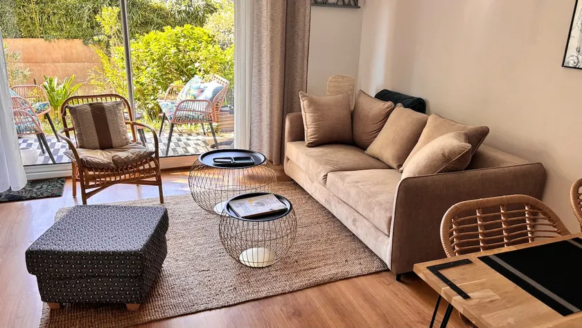 Auray apartment with small garden - Image 1