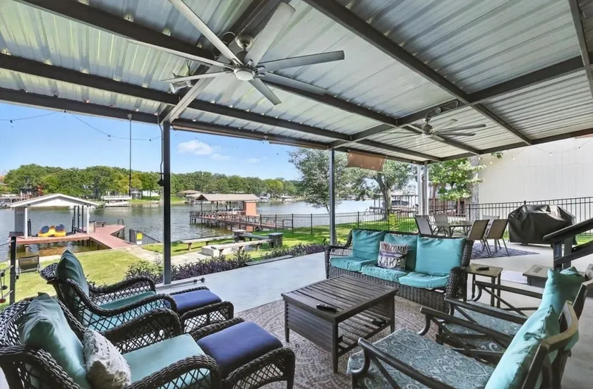 Waterfront Lake house W/ FREE Kayaks & Paddle Boat - Image 1