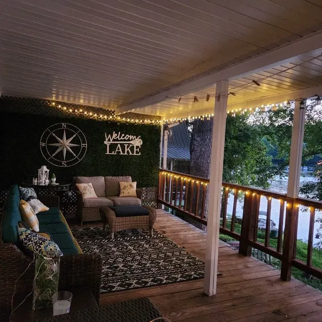 Lake shore home right on the water with private boat dock - Image 1