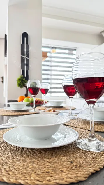A stylish, clean, spacious and comfortable apartment - Image 1