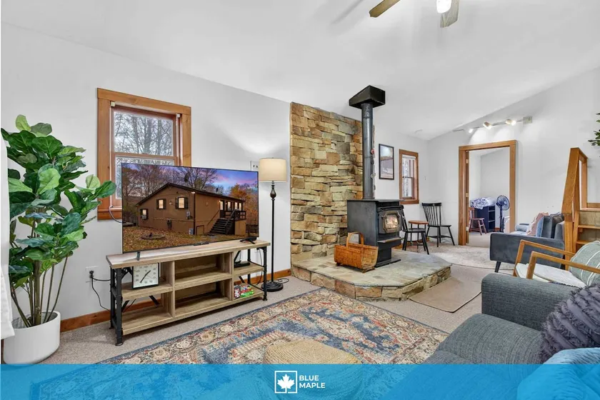 River Access Cabin with Hot Tub, Fire Pit & WiFi! - Image 1
