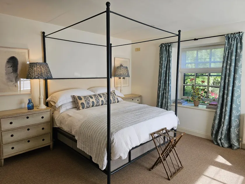 Charming Coach House cottage with four poster bed - Image 1
