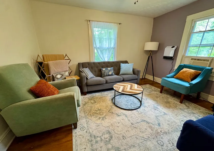 The Sycamore House - 3 Bed / 2 Bath - Upper Unit - Image 1