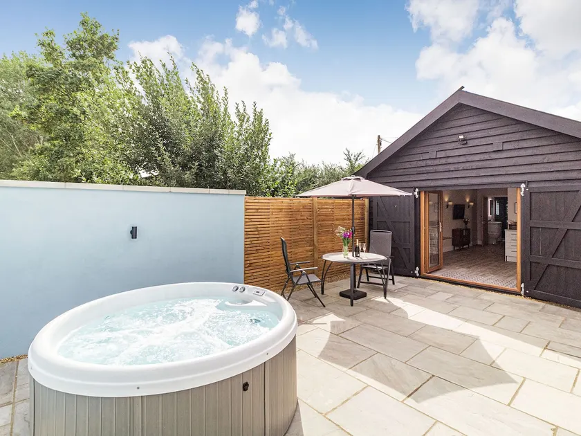 Wisteria Lodge - UKC5804 - Image 1