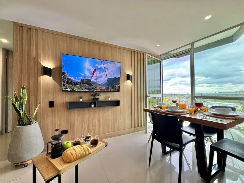 Premium Apt: 2 Balconies, FastWifi, NearEverything - Image 1