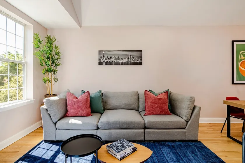 Luxuriously bright 6-bedroom duplex: The Treehouse - Image 1