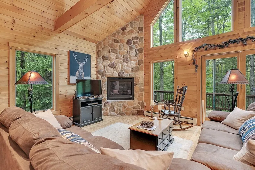 Maine Lodge Getaway: Fireplace, Hot Tub, Pool Table - Image 1