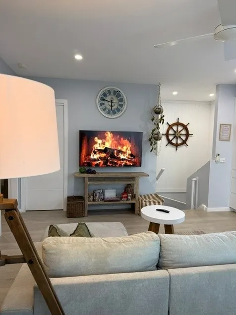 The Loft / Luxurious 2 Bed Abode / Walk to Marina - Image 1