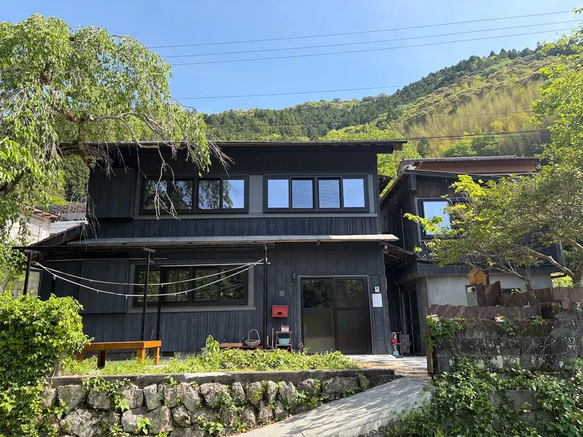 Sakura House A hidden house in the mountains. - Image 1