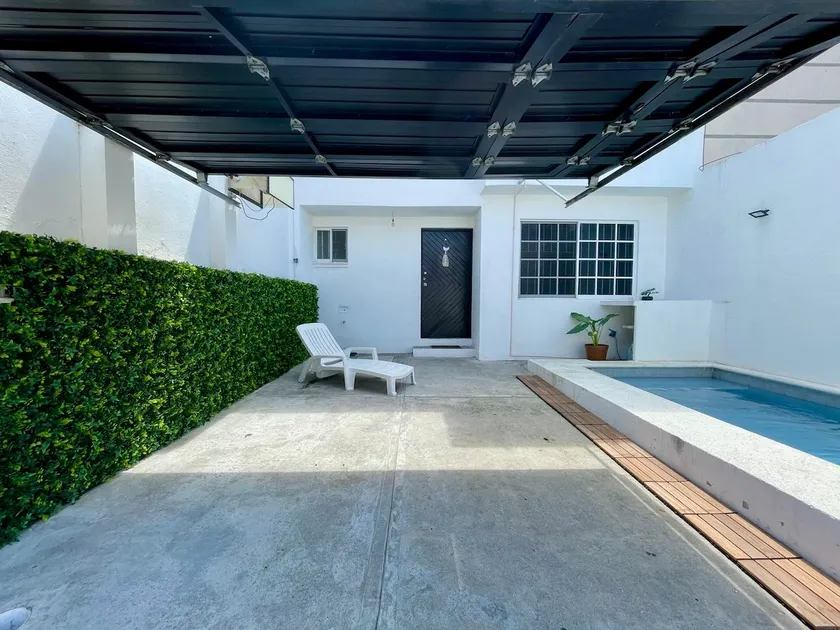 House with a private pool, steps from the sea and WTC - Image 1