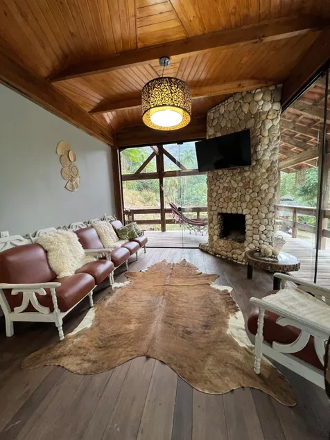 House surrounded by nature! - Image 1