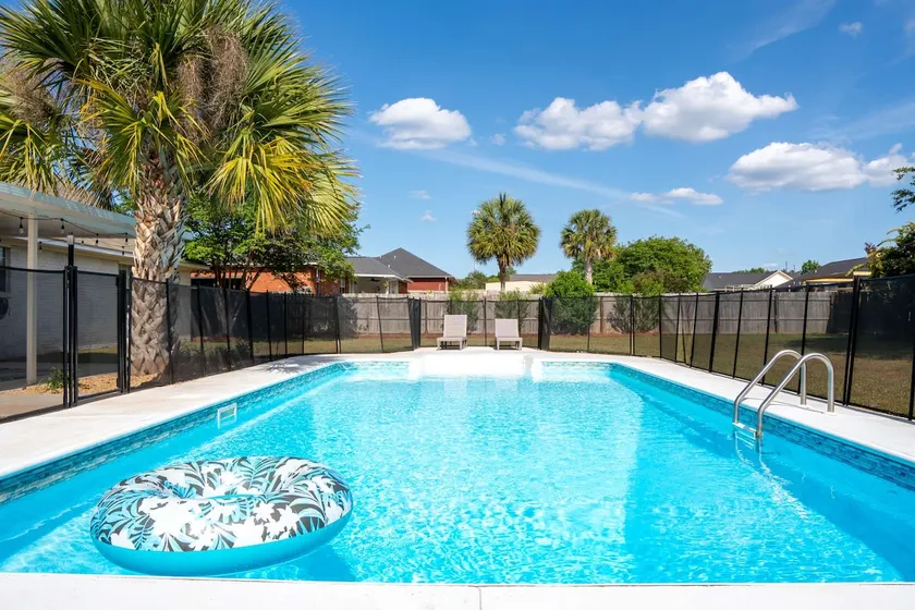 4BR Oasis w/ Pool & Pet Friendly -Rucker - Image 1