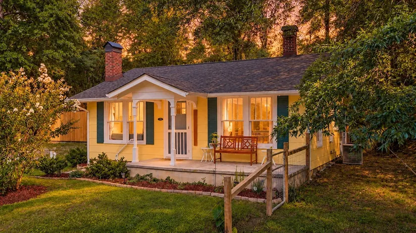 Lucky's Cottage | Hot Tub+Dog Friendly+Fire Pit - Image 1