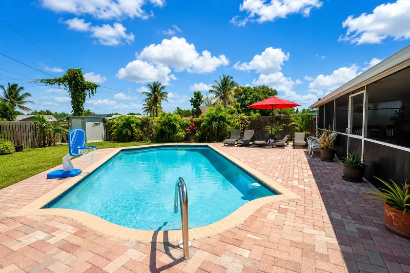 Heated Pool Oasis Modern 3BR/3BA Minutes to Beach - Image 1