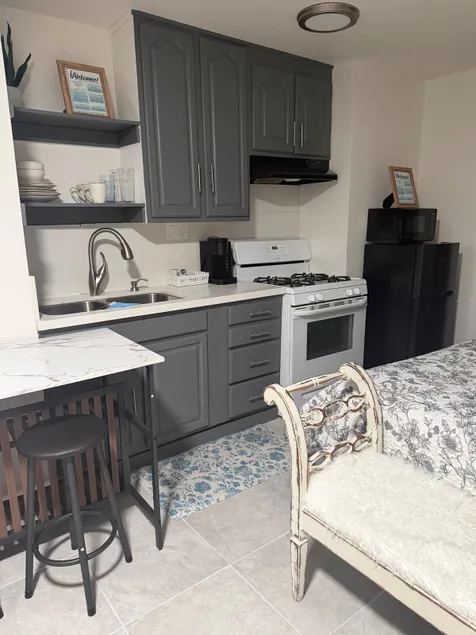 Lovely & cozzy studio with parking on premises. - Image 1