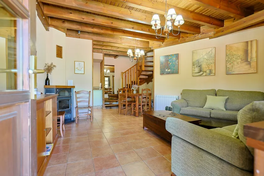 A rural house with a terrace and mountain views - Image 1