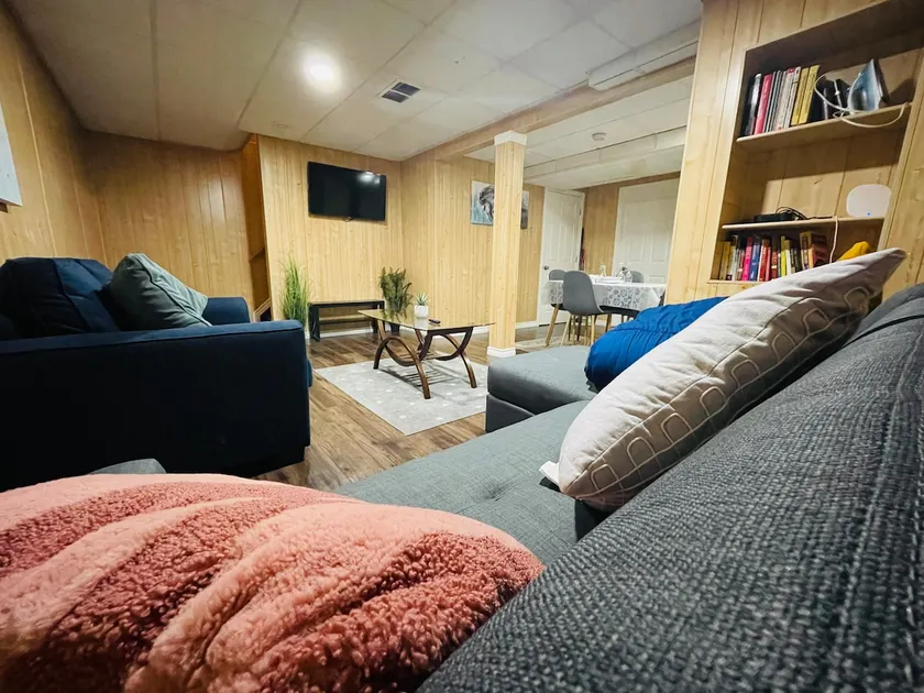 One-Bedroom Basement Suite with Free Parking - Image 1