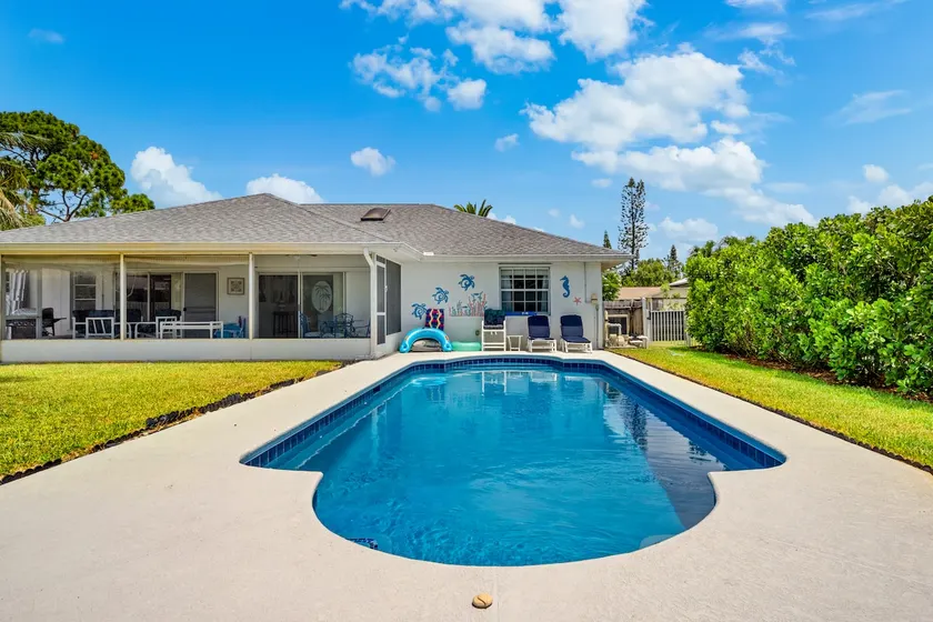 3/2 w Heated Salt Pool Getaway on Calusa - Image 1