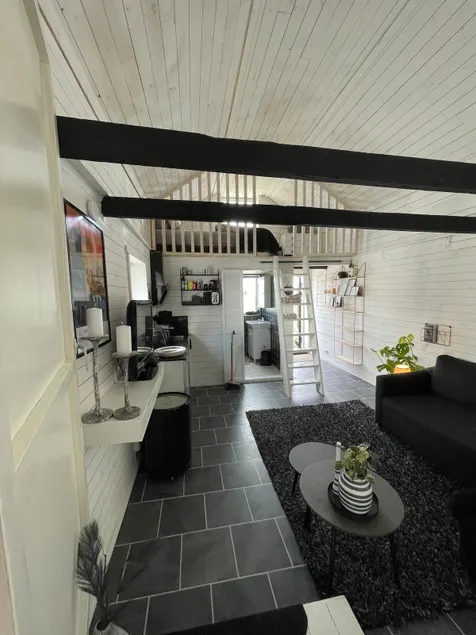 Beautiful guesthouse with jacuzzi - Image 1