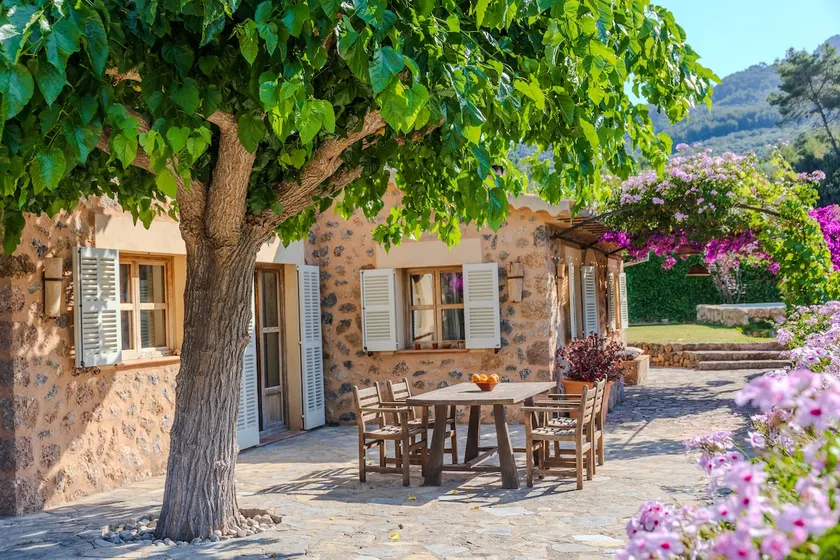 Beautiful house with mountain views - Image 1