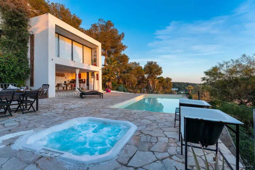 Apartment w jacuzzi, pool, solarium - Image 1