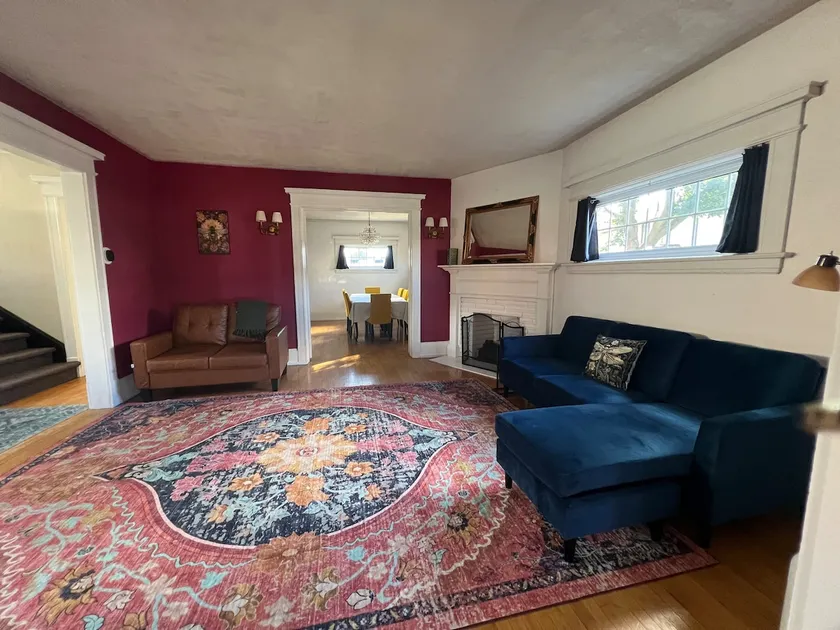 Bright City Home by the River, Soaker Tub, King Bd - Image 1