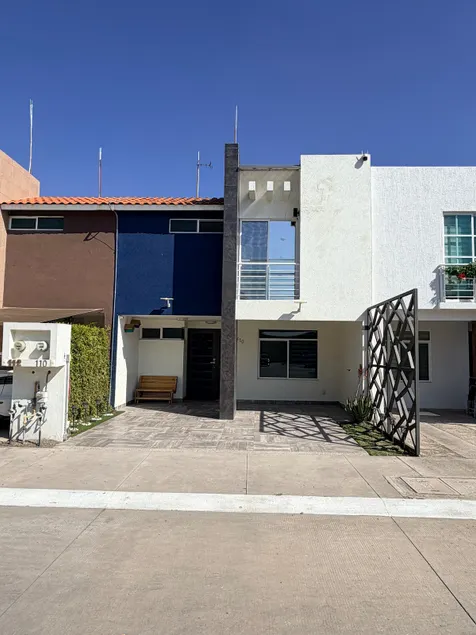 Beautiful spacious house with private grill area. - Image 1