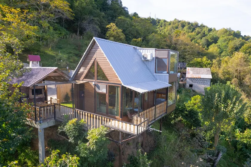 A pleasant cottage with rich nature and a beautiful view - Image 1