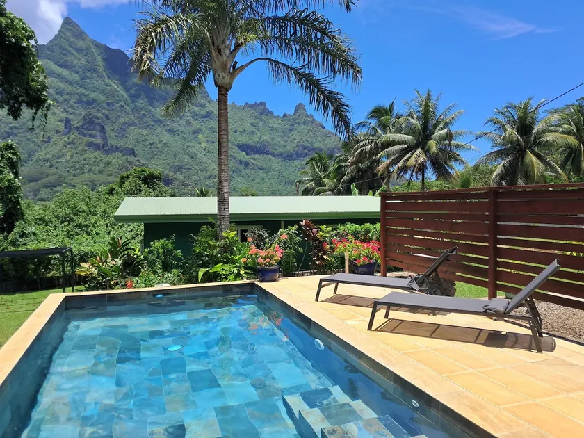 Peaceful lodge in the heart of Moorea + car option. - Image 1