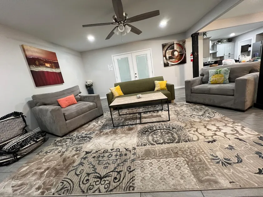 Large 4 BR by the Water! - Image 1