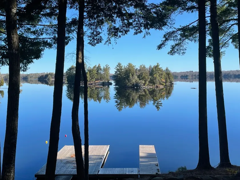 Cozy 3 bedroom cottage with spectacular lake views - Image 1