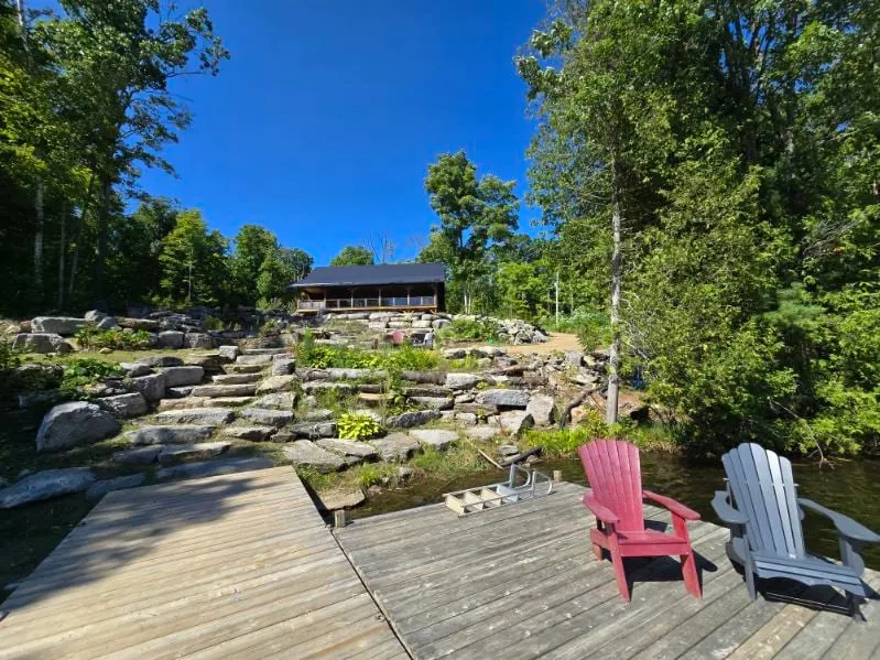 Cheerful four bedroom cottage on lakefront - Image 1