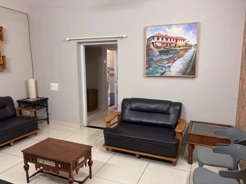 Spacious 2 Bedroom Apartment w/Balconies & Kitchen - Image 1