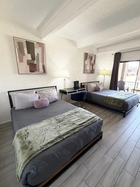 Scottsdale Studio, 2 Queen beds & Resort Pool Pass - Image 1