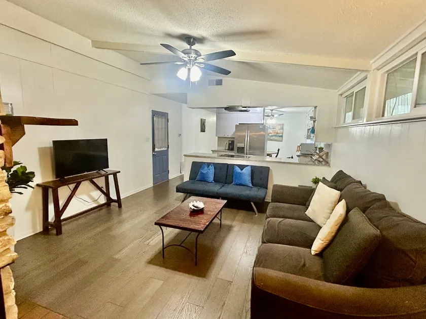 Central & spacious 3bed Near Airport & Downtow - Image 1