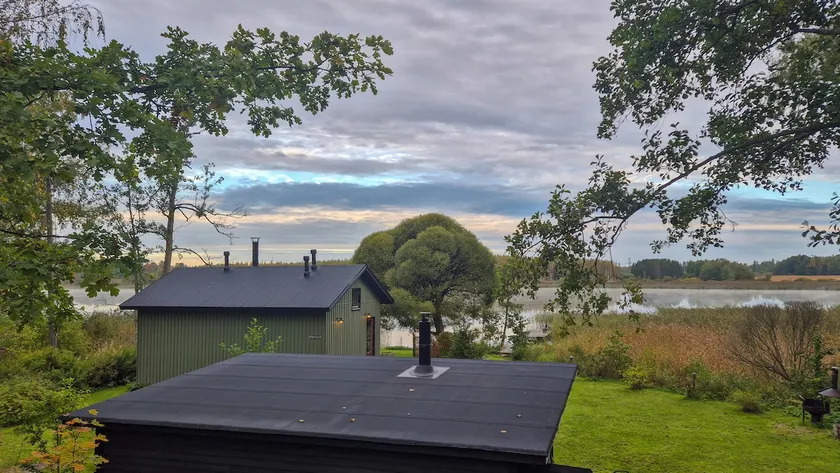 Cozy tinyhouse by the lake - Image 1