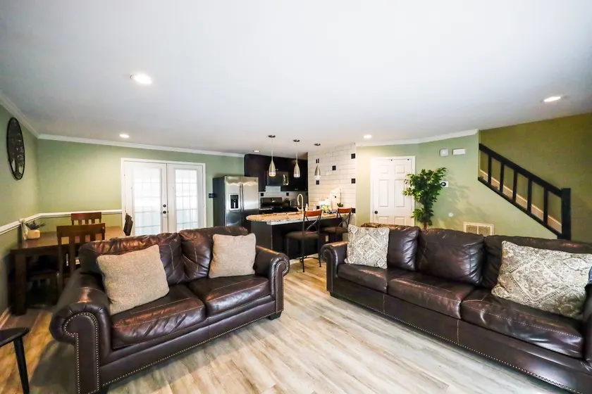 2-Story Townhouse with King Size Bed off Capital Blvd - Image 1