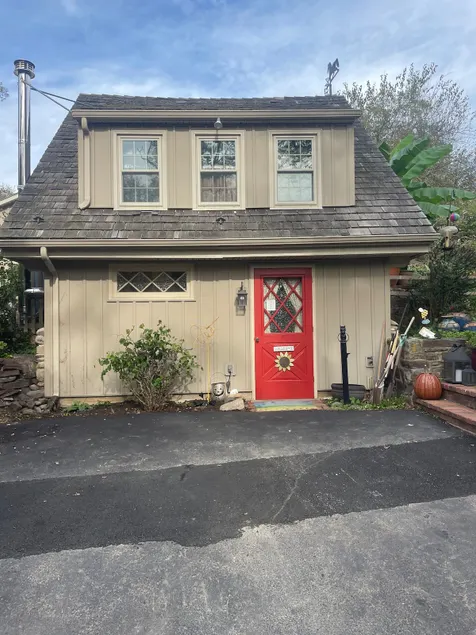 Guest cottage with pool in historic Bucks County - Image 1