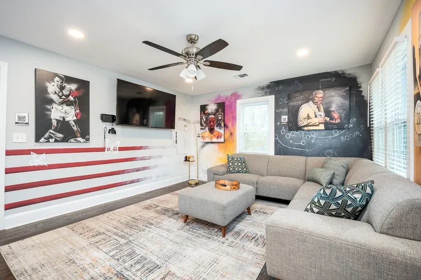 Luxury Sports Art Gallery - 15 mins to ATL Battery - Image 1