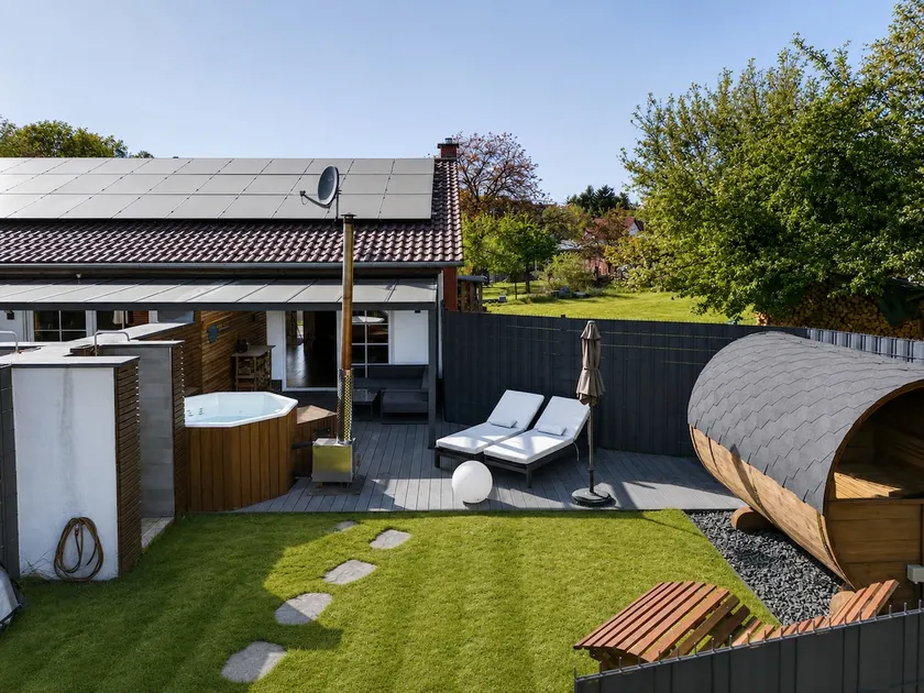 Junipro Luxury Apartment Private Spa: Sauna/Hottub - Image 1