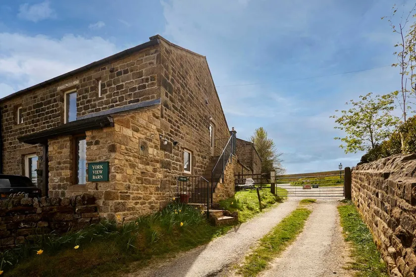 Host & Stay - The Hayloft - Image 1