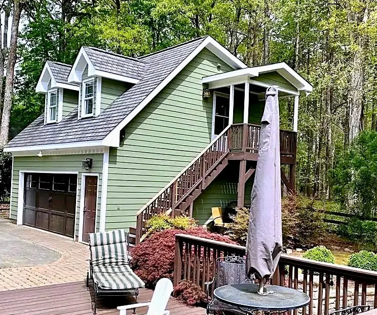 Private Carriage House in Quiet Neighborhood - Image 1