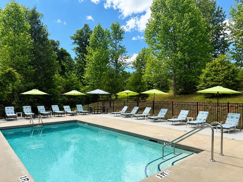Cozy Cabin with pool near Lake Lure, Chimney Rock - Image 1