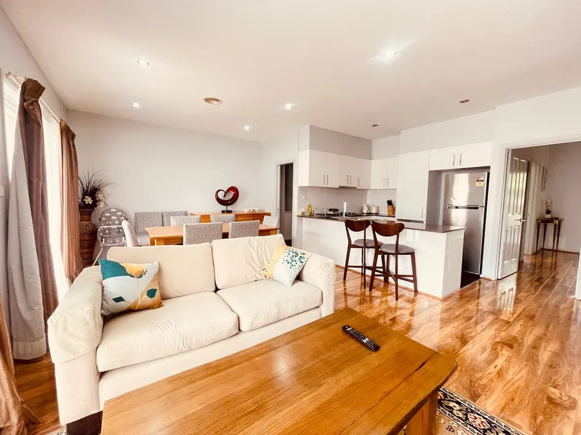 Modern 4 Bedrooms Townhouse@ Forde & Free Parking - Image 1