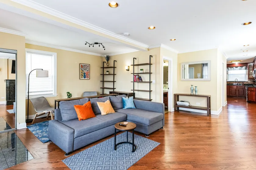4BR Bright City Retreat-Sleeps 12-Garage Parking - Image 1
